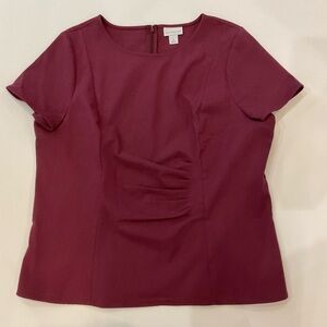 NWOT Liz Claiborne Short Sleeve Fitted Blouse With Ruching Detail in Burgundy